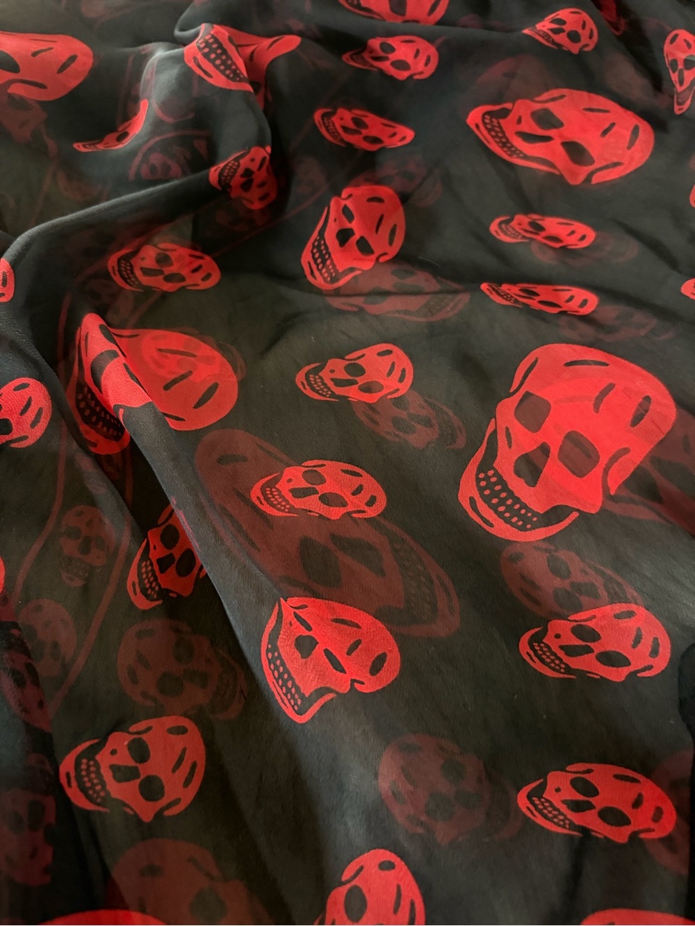 Alexander McQueen Silk Skull wrap shawl Scarf. - Picture 4 of 16